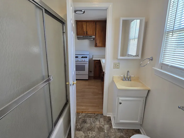 275 N Olive St — Photo 16