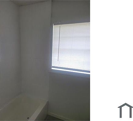 3rd image of 9 E Vandiver Blvd