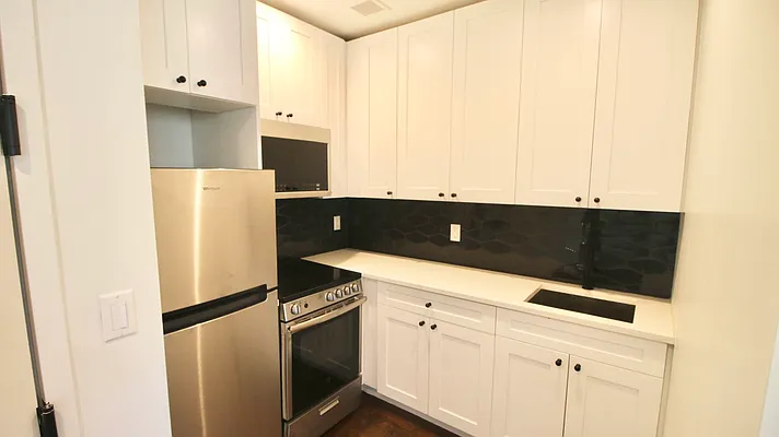 Rented by Delmark Realty LLC | media 48