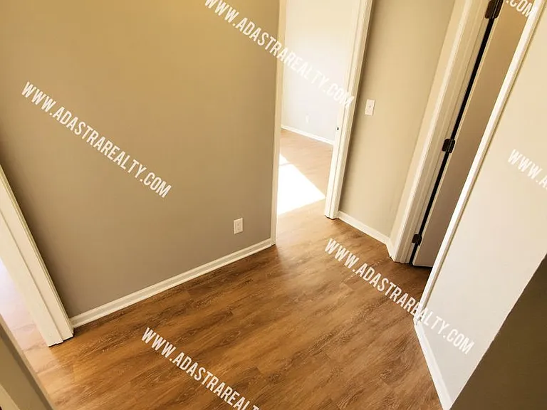 121 Ames St — Photo 1
