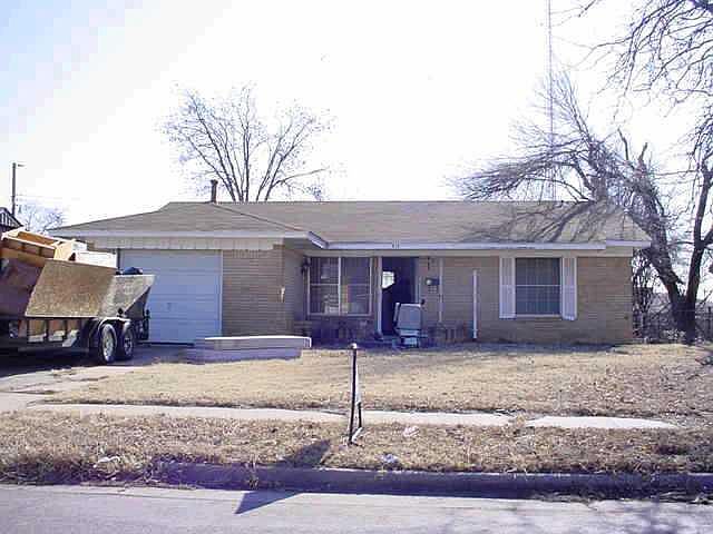 2nd image of 912 Katherine Pl
