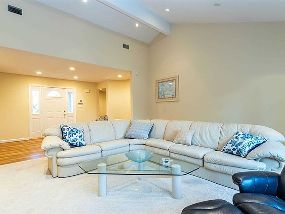3rd image of 4 Corwin Ct