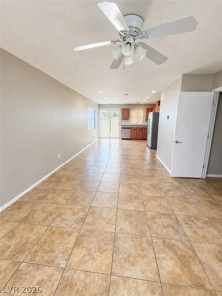 3 bed, 2.5 bath, 1319 sqft, $1,770 — Photo 2