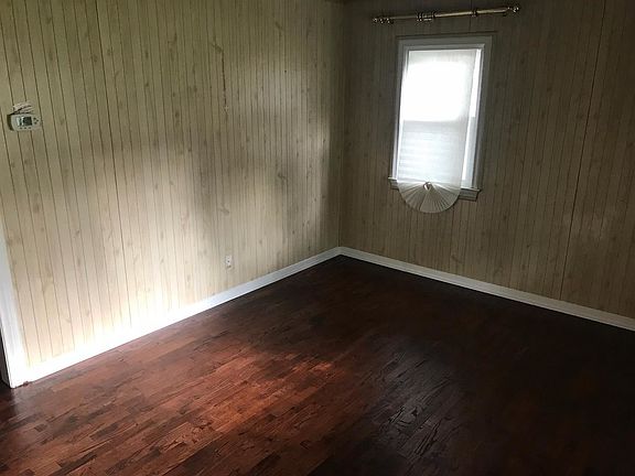 3rd image of 539 Hollis Ave
