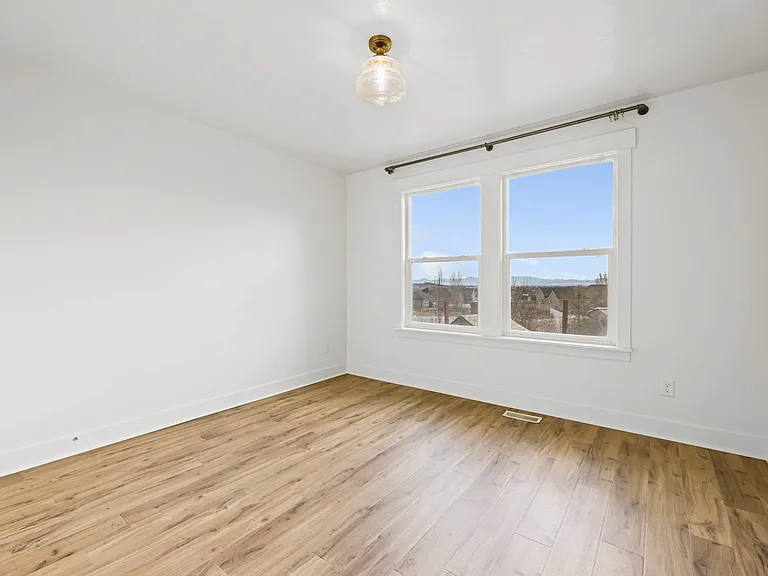 2098 E Elkhorn Rd — Photo 29