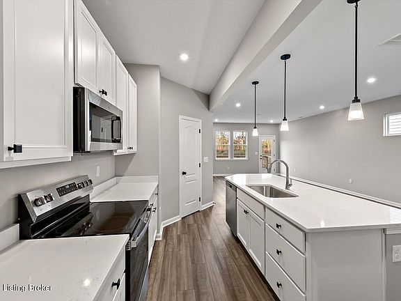 3rd image of 10027 Windcrest Farms Ln