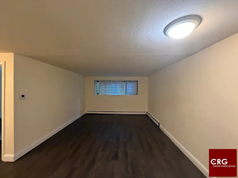 122-123 Dustin St #5 — Photo 2