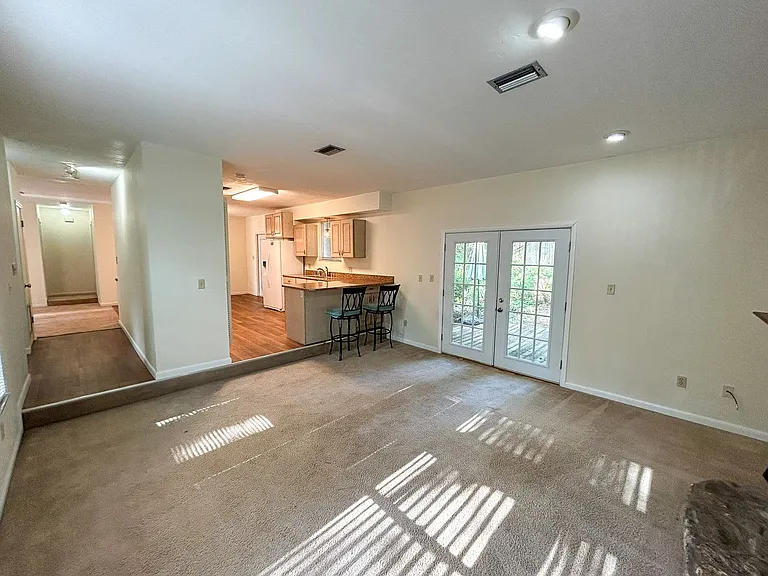 315 NW 28th St — Photo 9