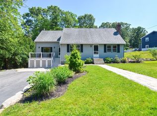 32 Winsor Dr, Dracut, MA 01826