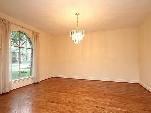 3rd image of 11814 Moorcreek Dr