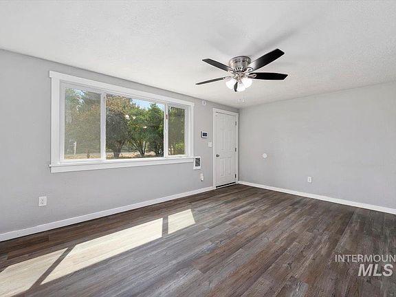 4th image of 110 Park St