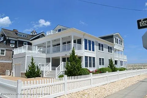 6 bed, 4.5 bath, $20,500 — Photo 2