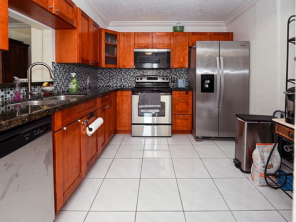 5th image of 130 S Shore Dr APT 3C
