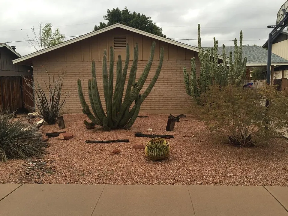 1434 E Del Rio Dr