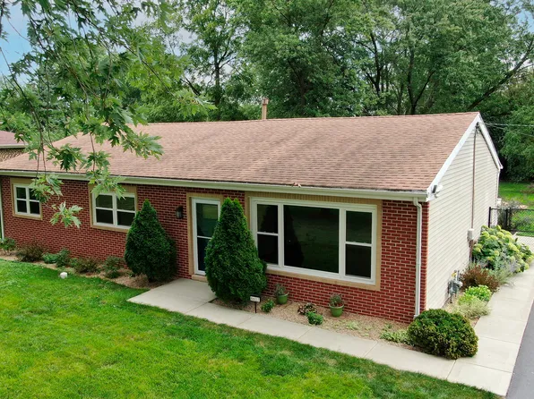 8607 S 84th Ct, Hickory Hills, IL 60457