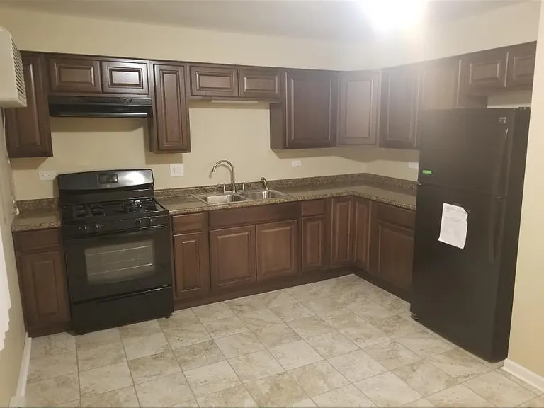 10328 Mansfield Ave — Photo 2