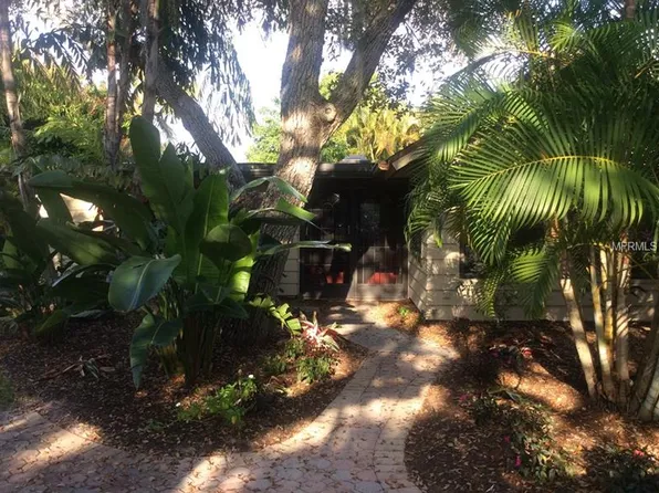 114 Island Cir, Sarasota, FL 34242