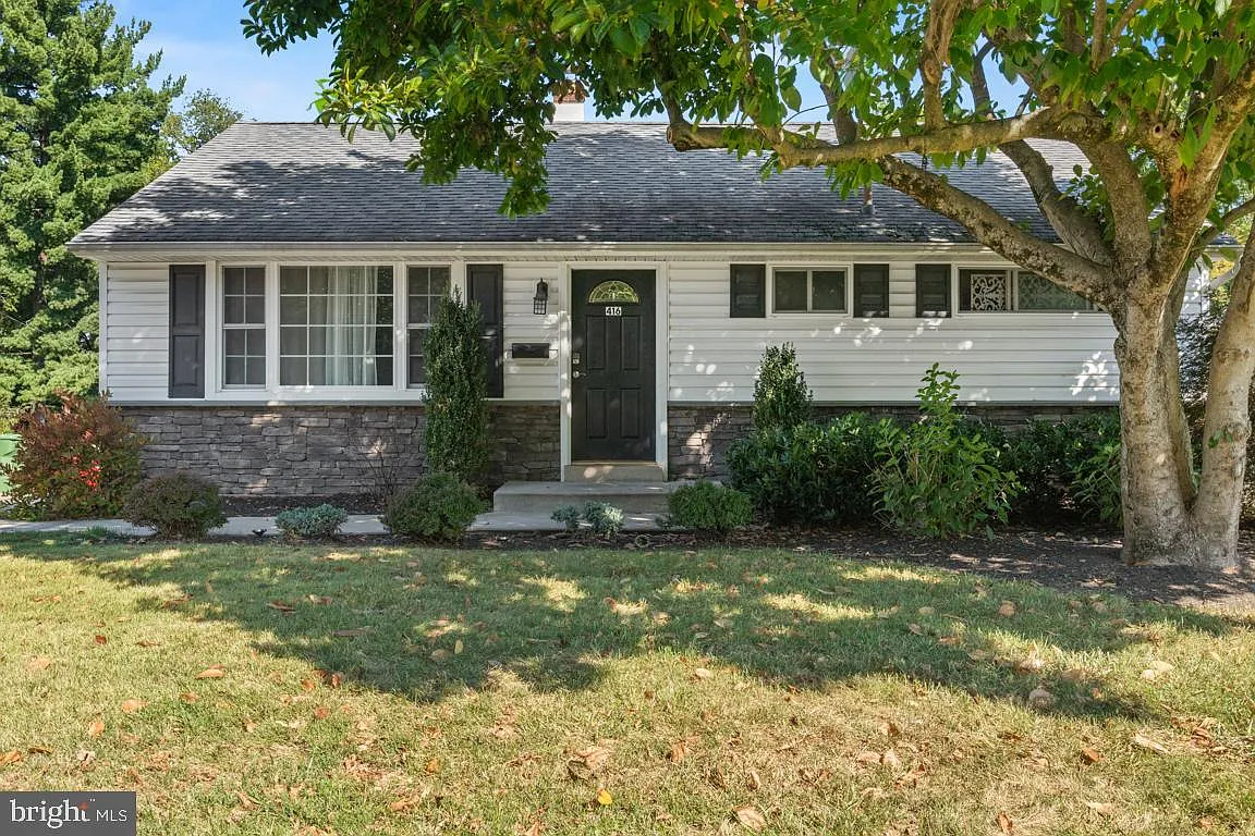 416 Stuart Ln photo 1
