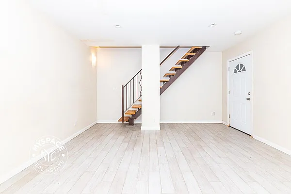 Rented by MySpaceNYC | media 9