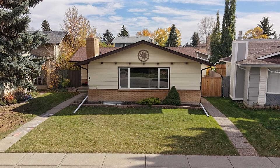 1st image of 49 NE Sunhurst Cres SE