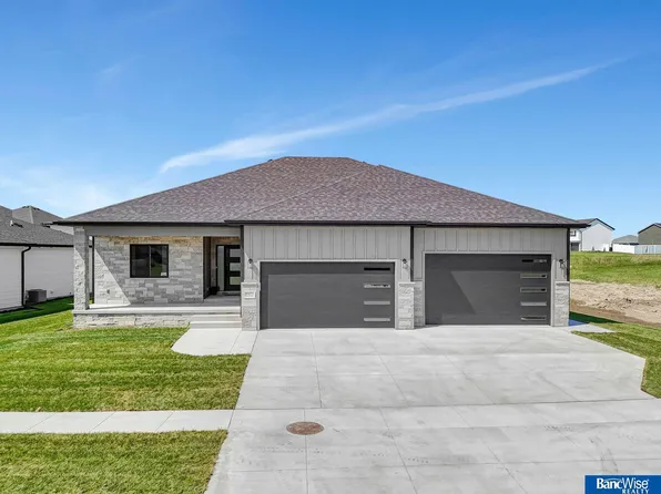 9425 Breashears St, Lincoln, NE 68516