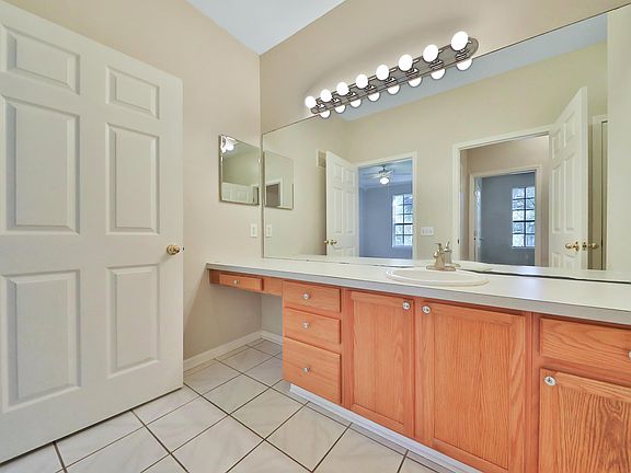5th image of 10550 Baymeadows Rd Unit 224