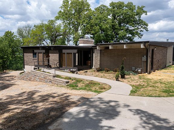 2nd image of 110 Broadview Pl