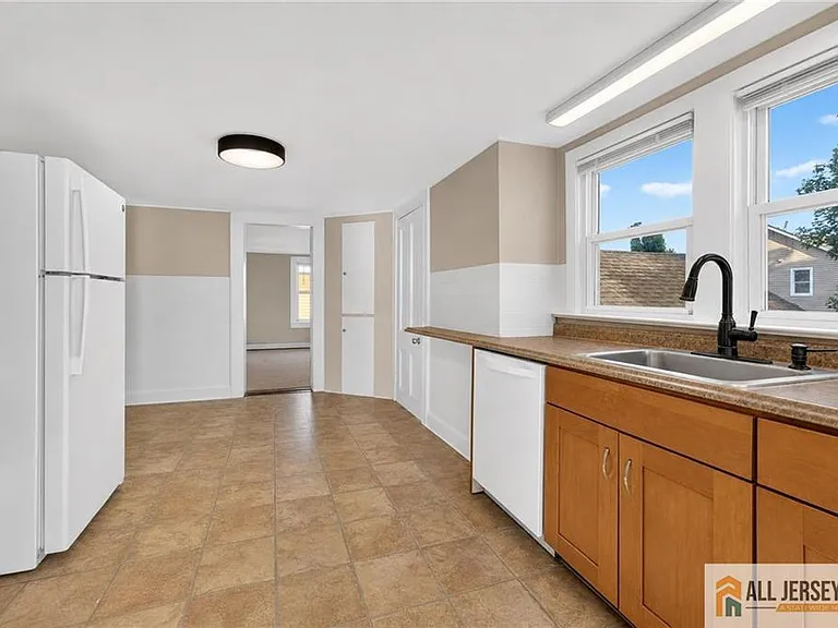 9 Hahn St — Photo 3