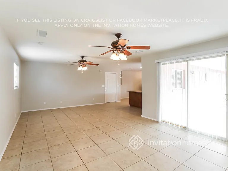 401 E Fremont Dr — Photo 3