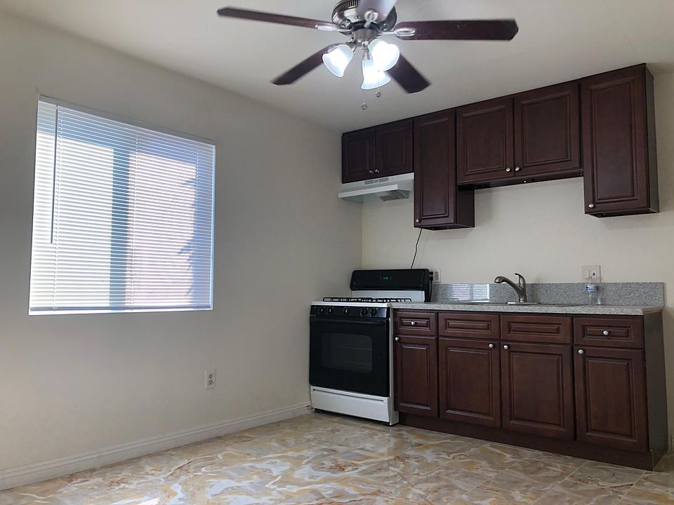 1st image of 14239 Delano St #2