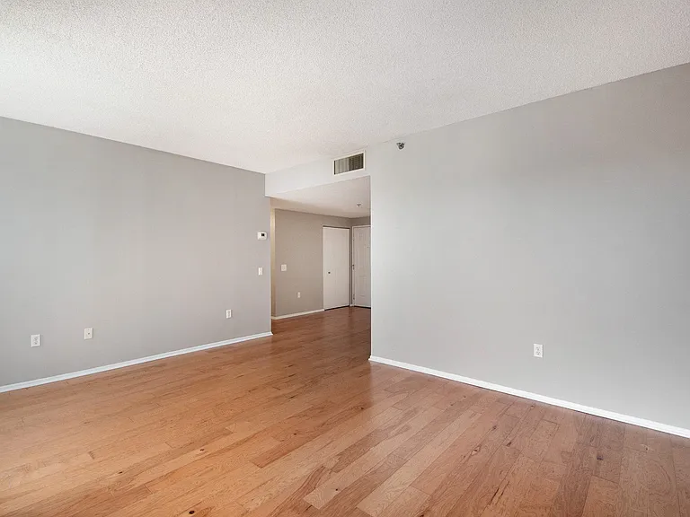 201 W Fulton St — Photo 16
