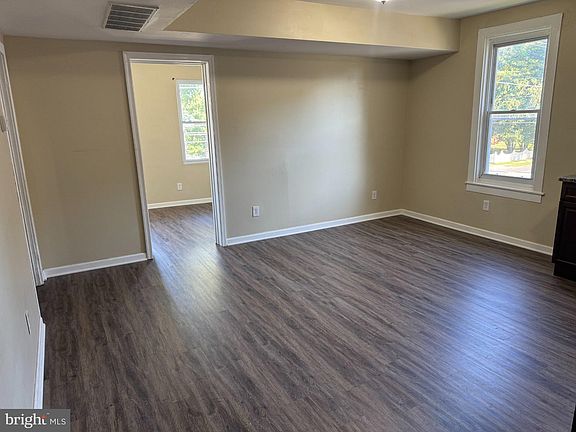 3rd image of 410 Folcroft Ave APT 3
