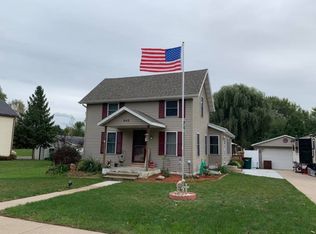 946 E Madison St, Waterloo, WI 53594