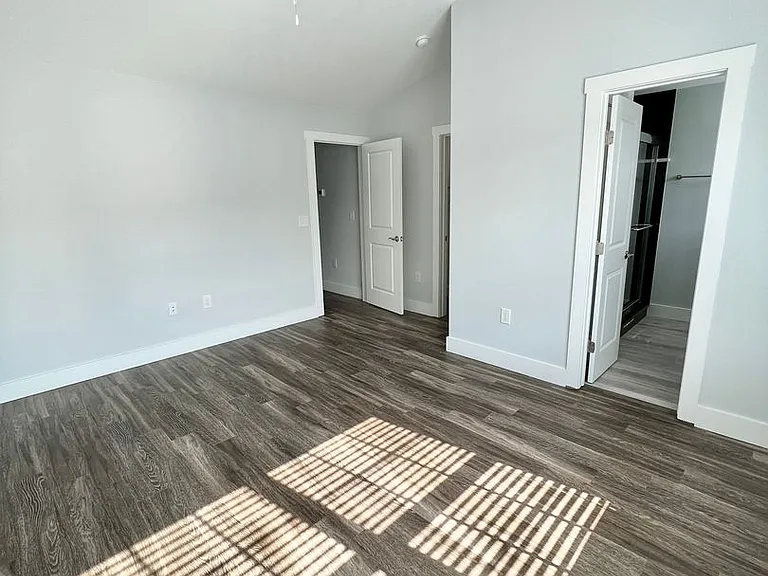 2705 Mercer Dr — Photo 3