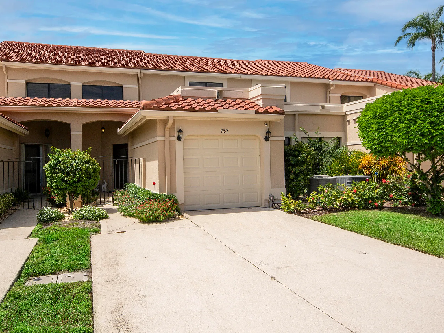 3 bed, 3.5 bath, 1909 sqft, $12,500 — Photo 1