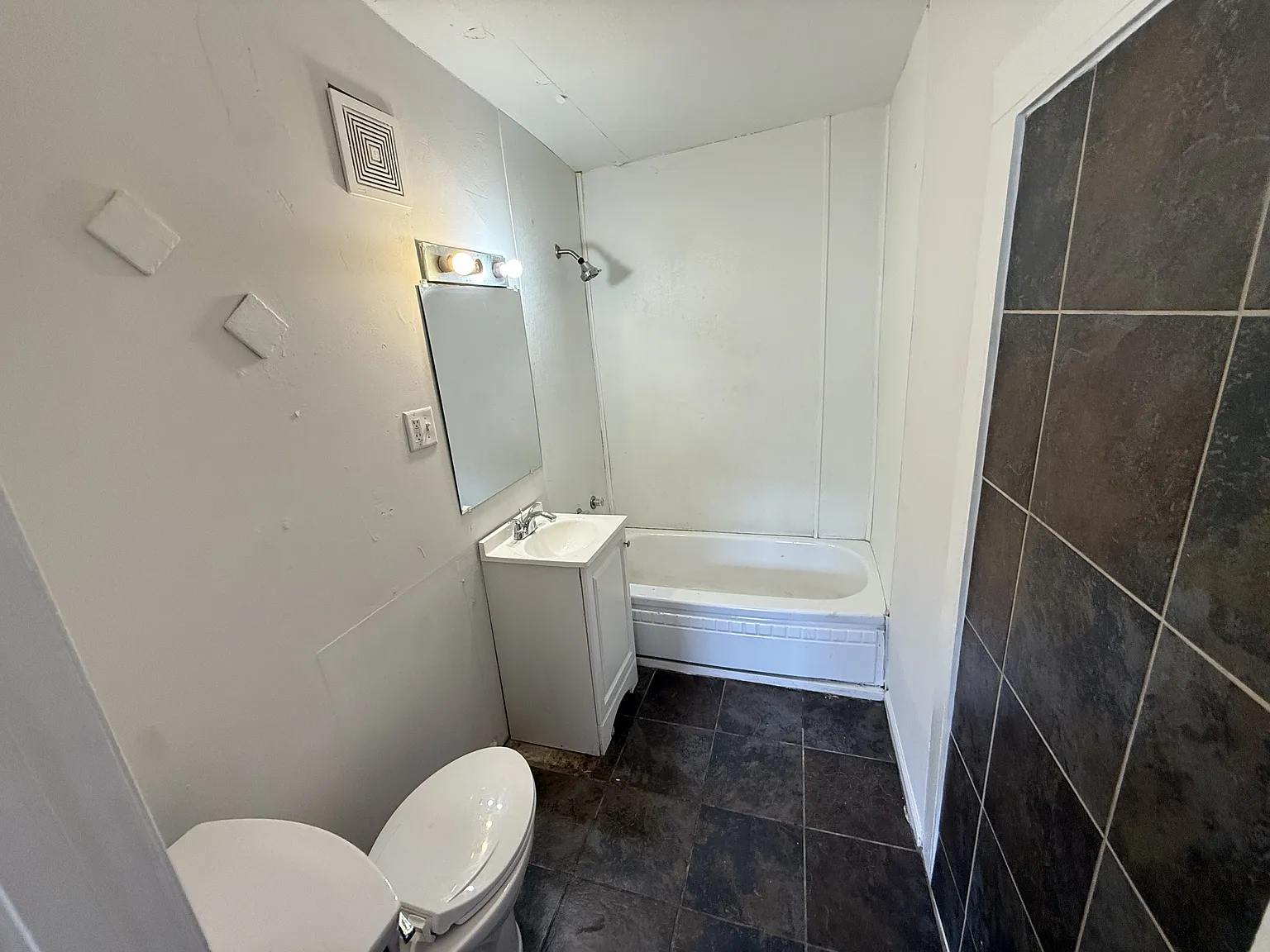 2511 Wilder St - 3 — Photo 4