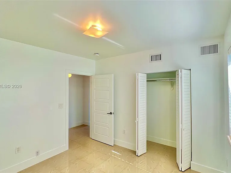 8227 Crespi Blvd #4 — Photo 18