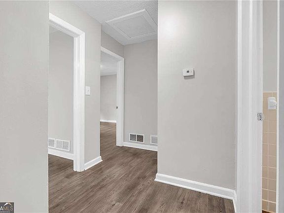 4th image of 2683 Rockcliff Rd SE