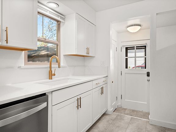 5th image of 2826 W Upton Ave