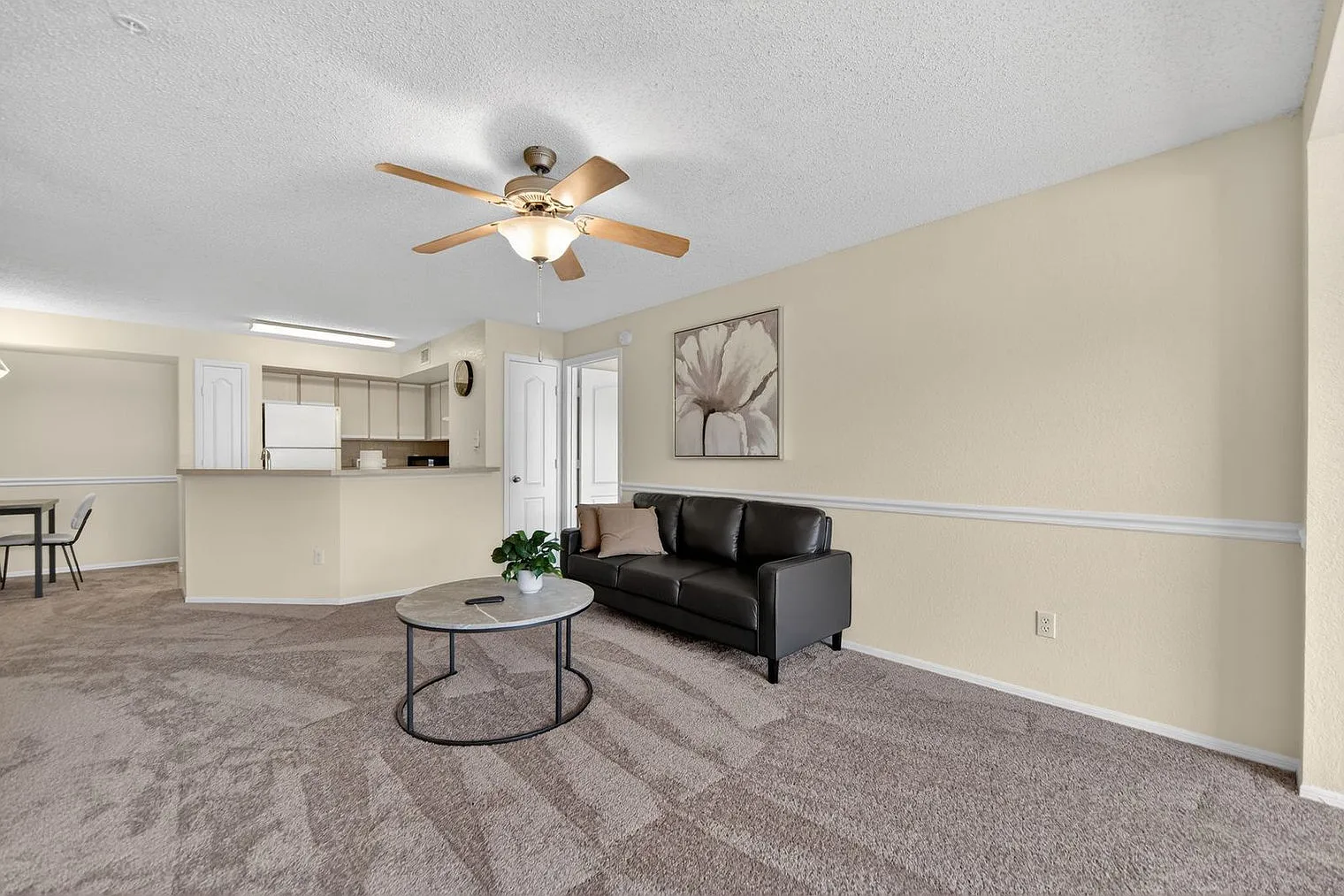 2 bed, 2.0 bath, 8223 sqft, $3,300 — Photo 2