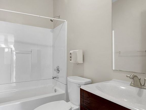 5th image of 3922 Hereford St #2N