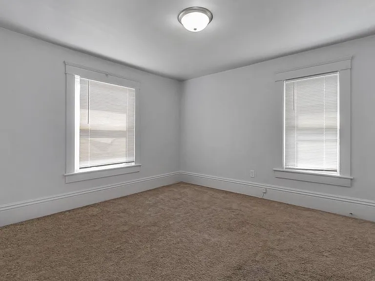 74 7th St NW — Photo 10