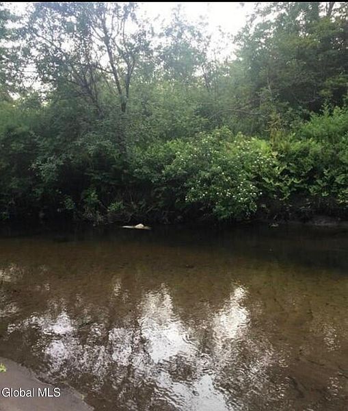 3rd image of 522 N Creek Road