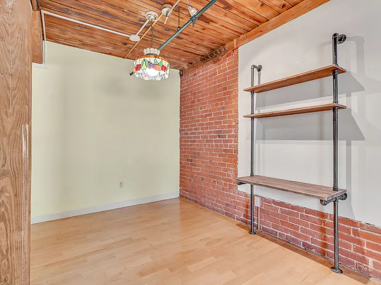 14 Sanford St #7 — Photo 7