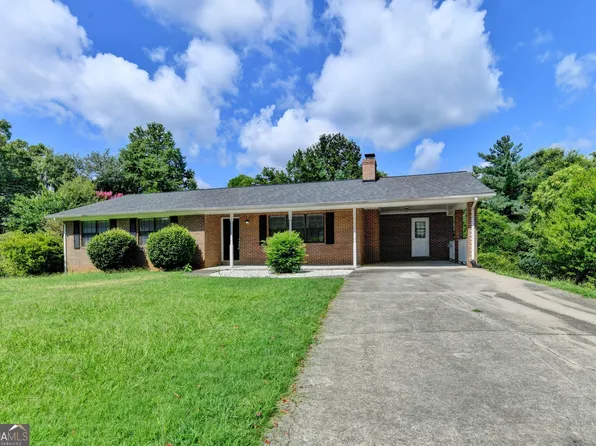 3267 Hilltop Cir, Gainesville, GA 30506
