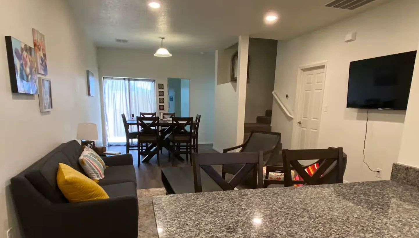 4 bed, 1999 sqft, $3,200 — Photo 3