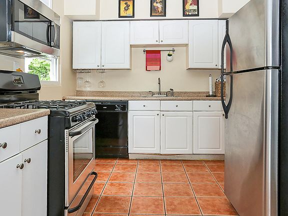 3rd image of 8737 250th St