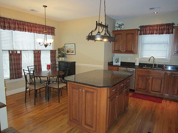 5th image of 102 Tifton Dr E