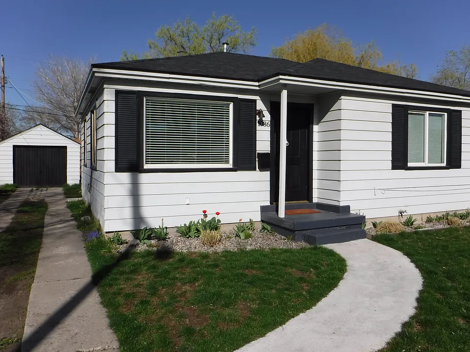 1036 S Pueblo St