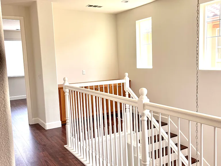 105 Farnham Ln — Photo 16